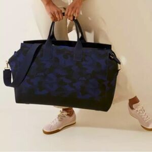 Rothy’s | navy blue camo weekender duffle retired